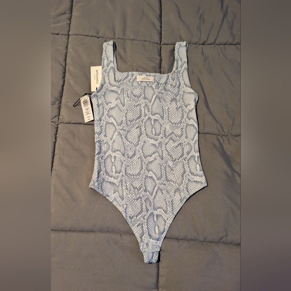 Aritzia Babaton Contour Squareneck Bodysuit